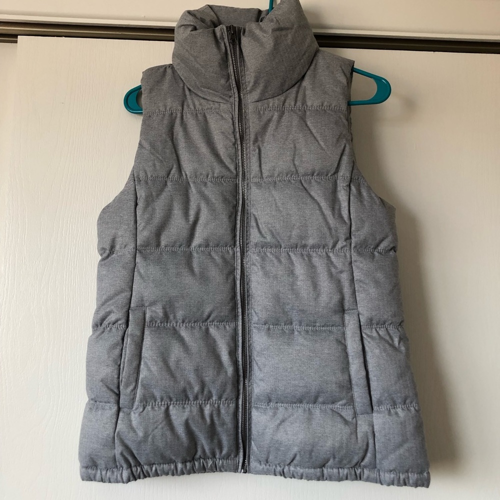Old Navy Grey Puffer Vest NWT size Small